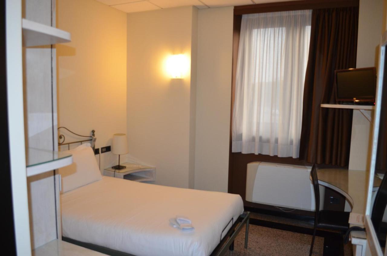 Hotel Diamante Corbetta Bagian luar foto