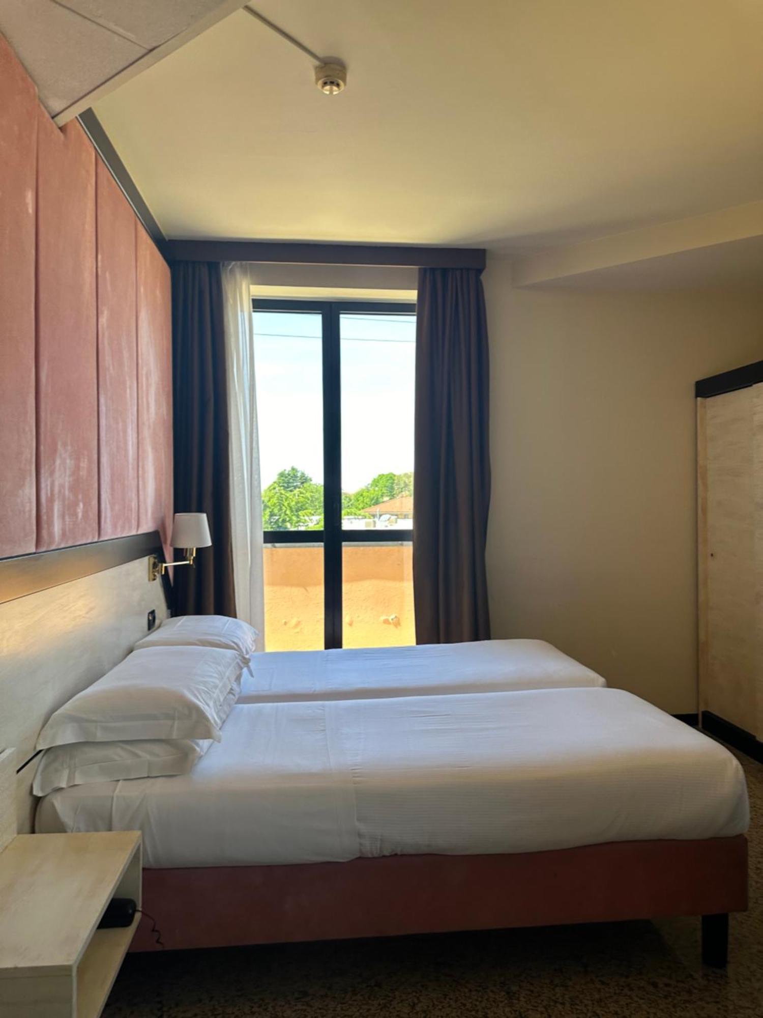 Hotel Diamante Corbetta Bagian luar foto