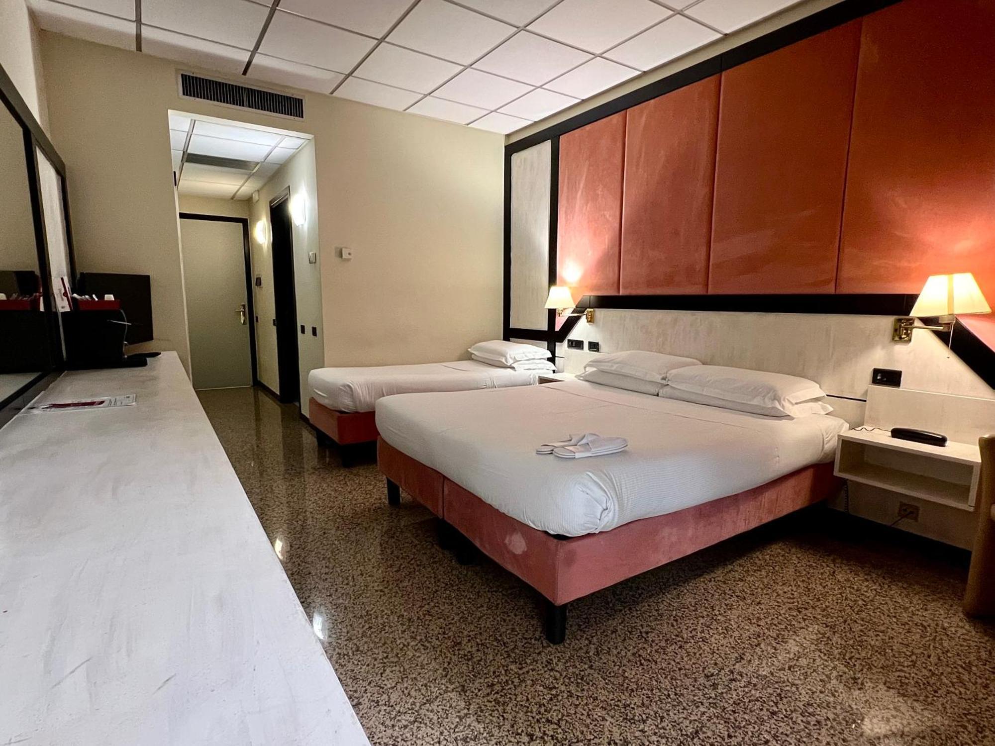 Hotel Diamante Corbetta Bagian luar foto